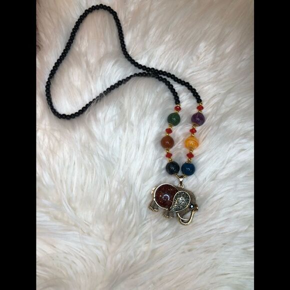 Beaded necklace  - Picture 1 of 3